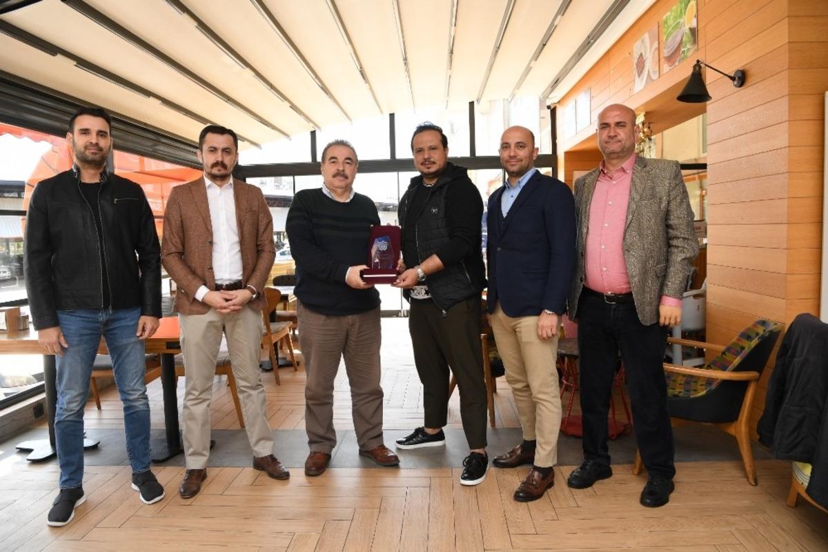 Konyaaltı Belediyespor&rsquo;dan &ouml;nceki y&ouml;netime teşekk&uuml;r plaketi