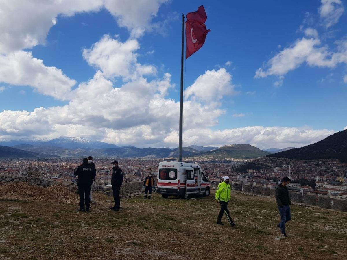 Burdur&rsquo;da 17 yaşındaki gen&ccedil; kız bı&ccedil;aklanarak &ouml;ld&uuml;r&uuml;ld&uuml;