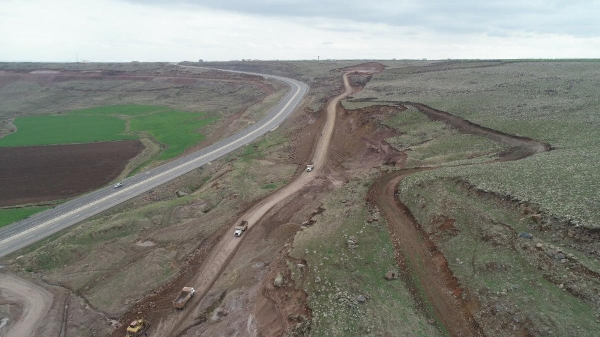 Kralkızı-Dicle P-3 pompaj sulaması iletim kanalı &ccedil;alışmaları s&uuml;r&uuml;yor