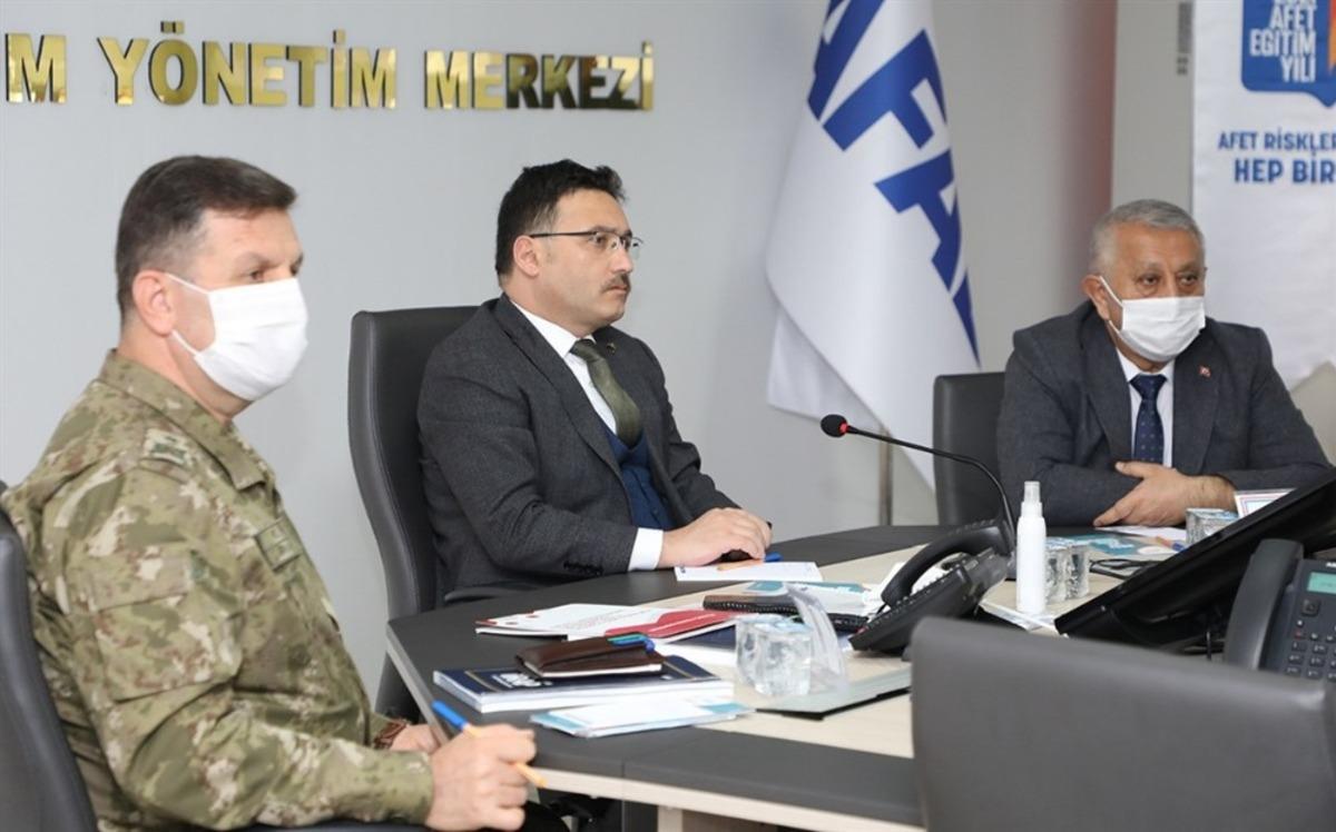 Afyonkarahisar&rsquo;da yapılan deprem tatbikatı ger&ccedil;eğini aratmadı