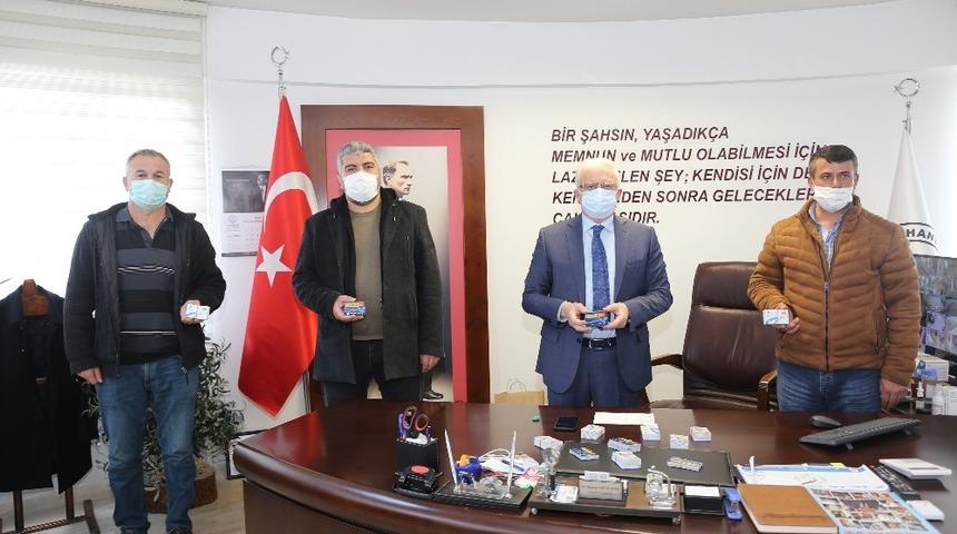 Belediyeden Burhaniye minibüs ve servis şoförlerine alışveriş kartı desteği