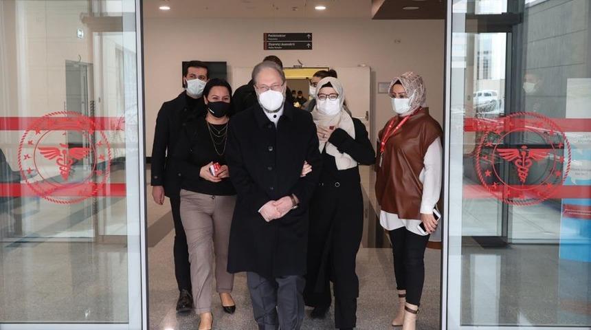 Koronavir&uuml;s tedavisi g&ouml;ren Diyanet İşleri Başkanı Ali Erbaş taburcu oldu