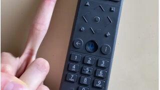 Genç kadının devasa orta parmağı viral oldu! 