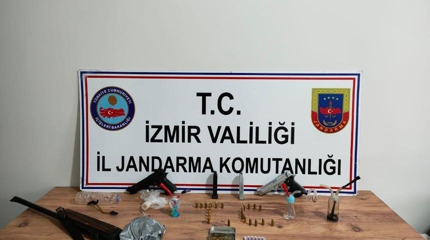 İzmir&rsquo;de su&ccedil; &ouml;rg&uuml;t&uuml;ne operasyon: 9 g&ouml;zaltı