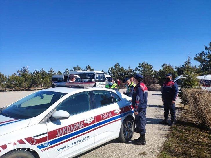 Jandarma denetiminde 3 okul servis aracına ceza uygulandı G3