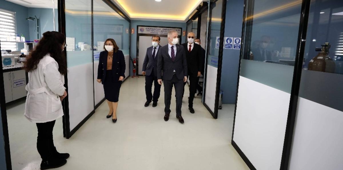 Vali G&uuml;l&rsquo;den ayakkabı test laboratuvarına &ouml;vg&uuml;
