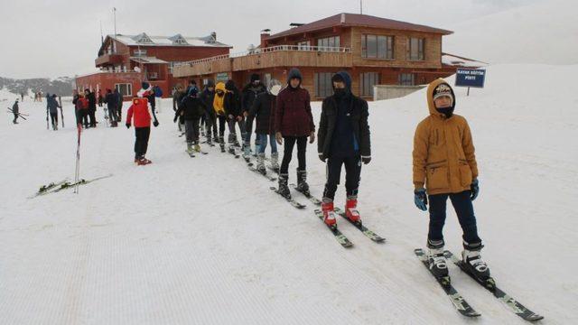 2 bin 800 rakımda kayak keyfi