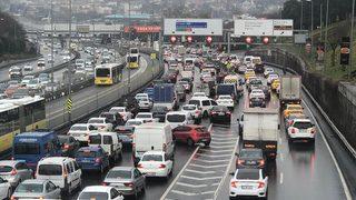 İstanbul'da iş çıkış saatinde trafik kilitlendi