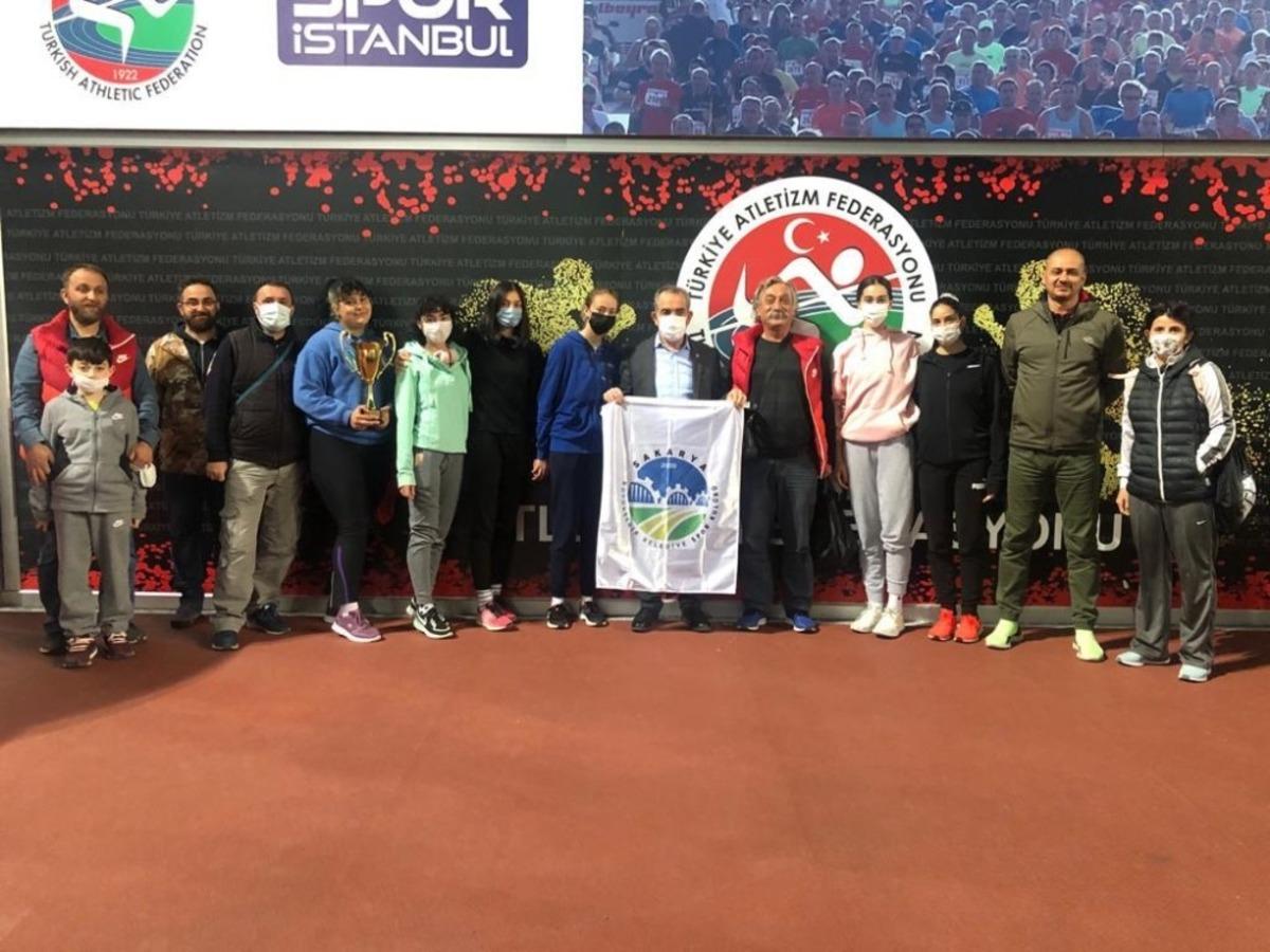 Sakarya B&uuml;y&uuml;kşehir Salon Kupasında ikincilik elde etti