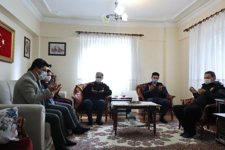 Şehit öğretmen Aybüke Yalçın’ın ailesine ziyaret G2