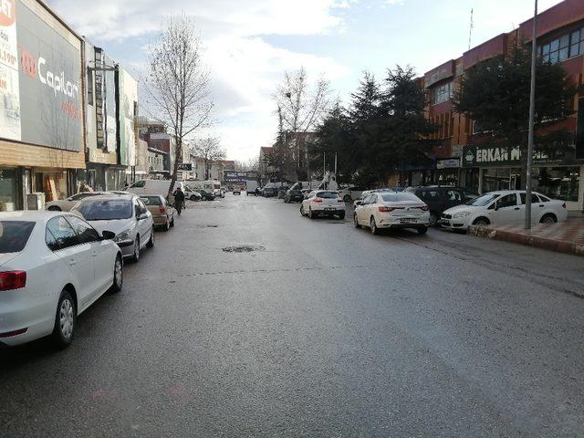 Başkent’te vinç park halindeki iki otomobili biçti 1