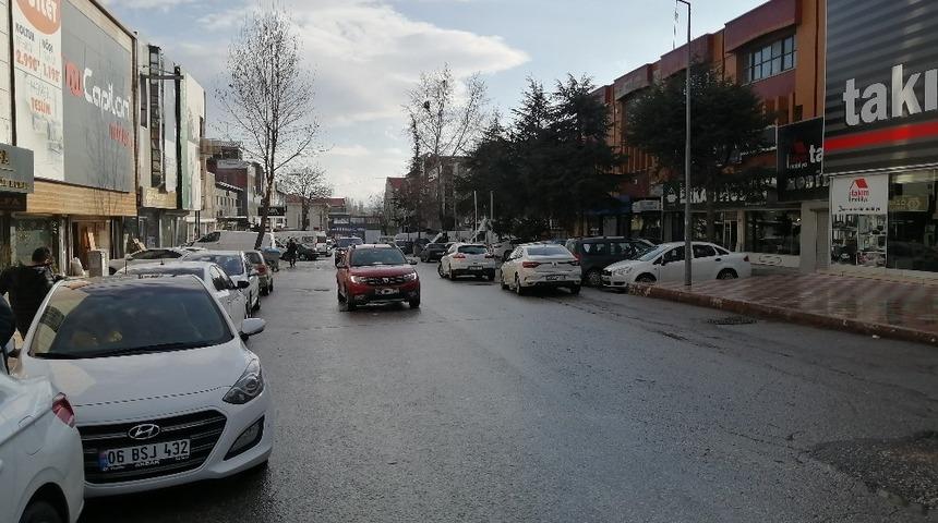 Başkent&rsquo;te vin&ccedil; park halindeki iki otomobili bi&ccedil;ti
