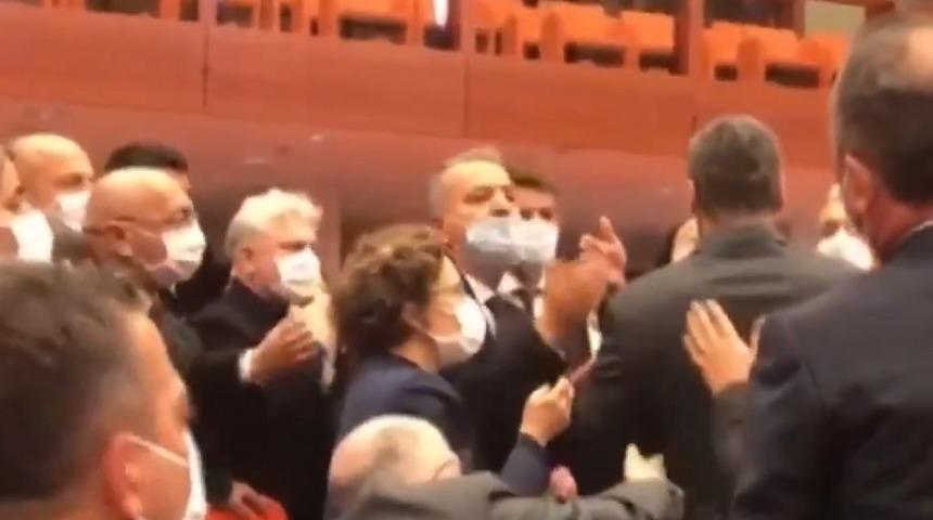 Meclis'te yüksek tansiyon! AK Parti'li Alpay Özalan Ömer Faruk Gergerlioğlu'nu Meclis'ten çıkarmaya çalıştı