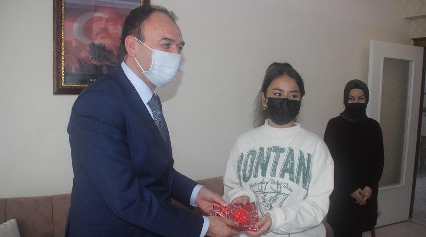 &Ccedil;andıroğlu&rsquo;ndan şehit kızına ziyaret