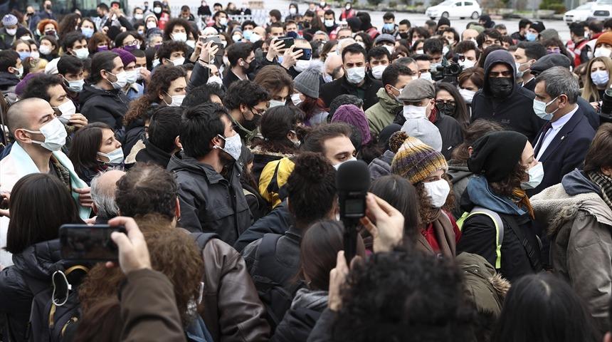 Son Dakika: Boğaziçi Üniversitesi’nde Kabe fotoğrafının yere serilmesine ilişkin davada tahliye kararı