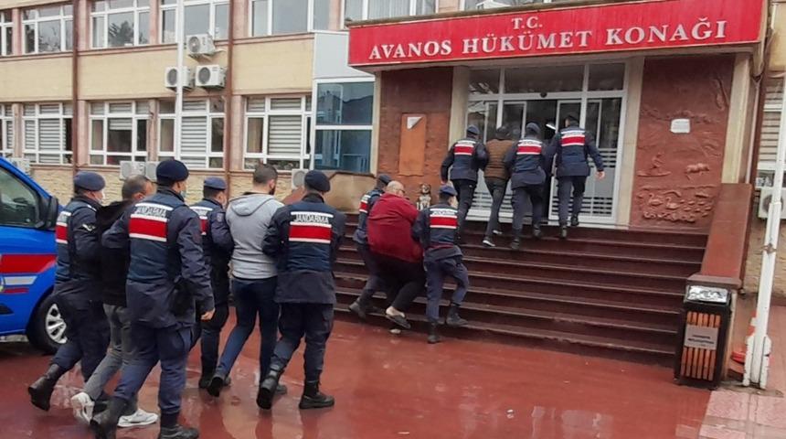 Akü hırsızları jandarmadan kaçamadı