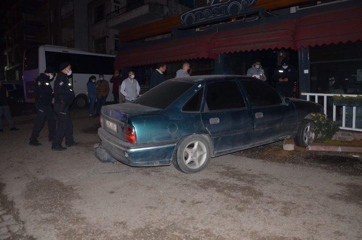 Otomobil iş yerine çarptı G2