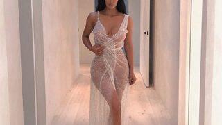 Drake, boşanmak üzere olan Kim Kardashian'ın peşinde