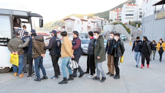 Siber dolandırıcılar Adliyeye sevk edildi