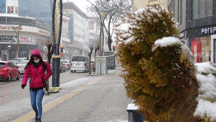 Van’da mart kapıdan baktırdı G3