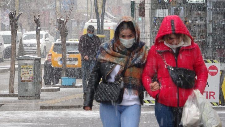 Van’da mart kapıdan baktırdı G4