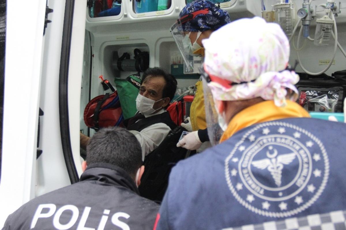 Yolcu dolu otob&uuml;s&uuml;n şof&ouml;r&uuml;ne tekme tokat saldırdı