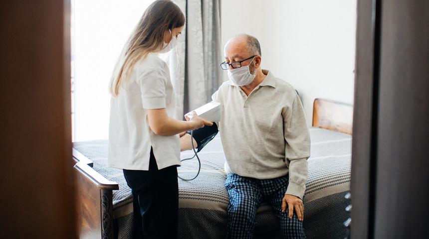 65 yaş üstü kişilere uyarı: Ev izolasyonu fonksiyon kaybını artırıyor