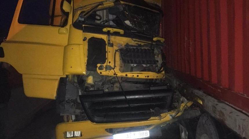 Gaziantep&rsquo;te iki tır &ccedil;arpıştı: 2 yaralı