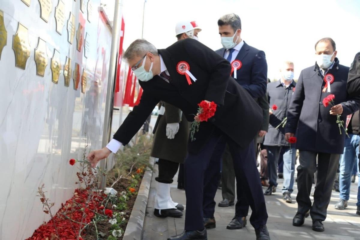 Bing&ouml;l Valisi Ekinci,"O g&uuml;n yaşanan ruh, bug&uuml;n de dipdiri ayakta durmaktadır"