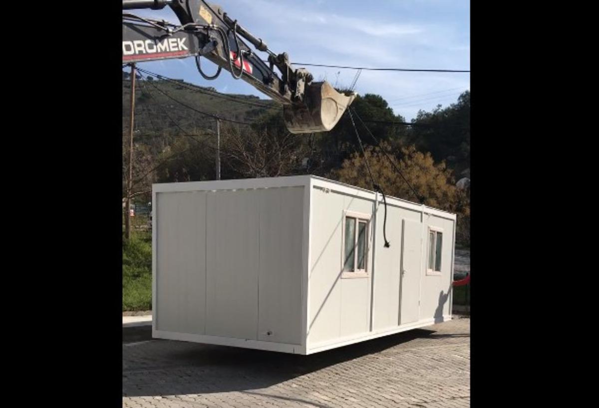 Sokak hayvanlarına konteynır tedavi kliniği