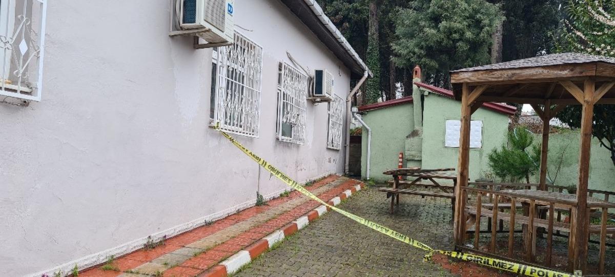 M&uuml;ft&uuml;l&uuml;ğe giren hırsız, bilgisayar ve bağış paralarını &ccedil;aldı