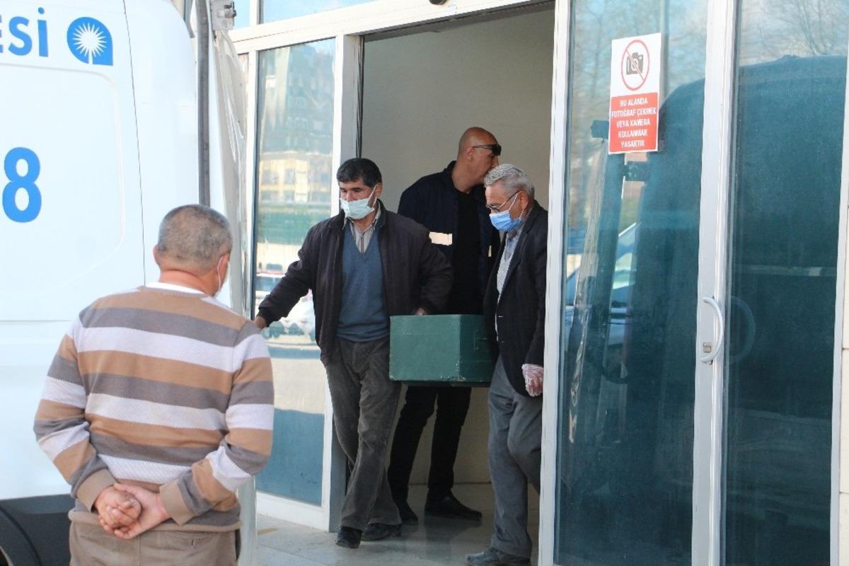 Burdur&rsquo;da parkta &ouml;ld&uuml;r&uuml;len 17 yaşındaki Gizem&rsquo;in cenazesi alındı