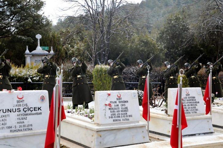 Afyonkarahisar’da 18 Mart Şehitleri Anma Günü ve Çanakkale Deniz Zaferi’nin 106’ıncı yıl dönümü törenle kutlandı G3