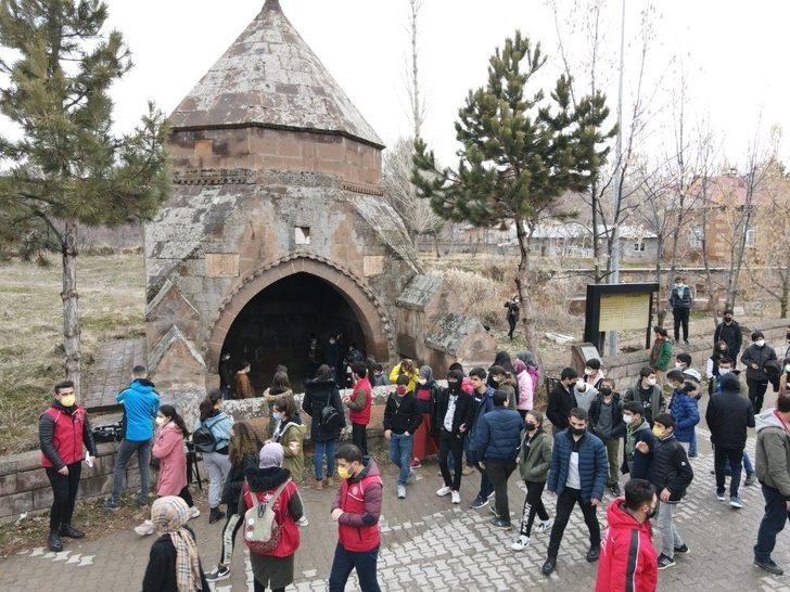 “Biz Anadolu’yuz” projesi kapsamında öğrenciler Ahlat’ı gezdi G4