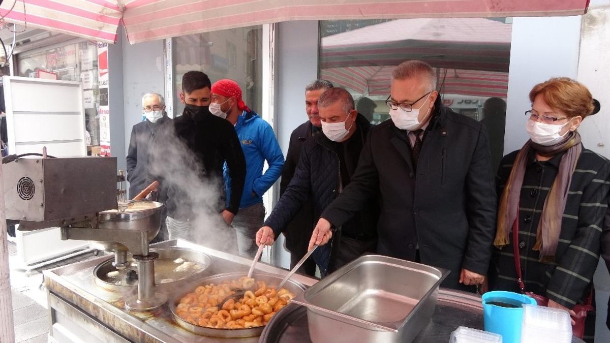 Uşak CHP, &Ccedil;anakkale şehitleri i&ccedil;in lokma d&ouml;kt&uuml;rd&uuml;