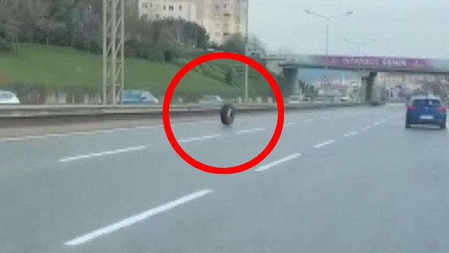 Otoyolda tehlikeli anlar! Kamyondan fırlayan tekerleği görenler şoke oldu