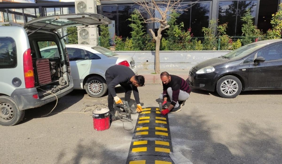 Siirt Belediyesi kazaların &ouml;n&uuml;ne ge&ccedil;mek i&ccedil;in kasis &ccedil;alışmalarını hızlandırdı