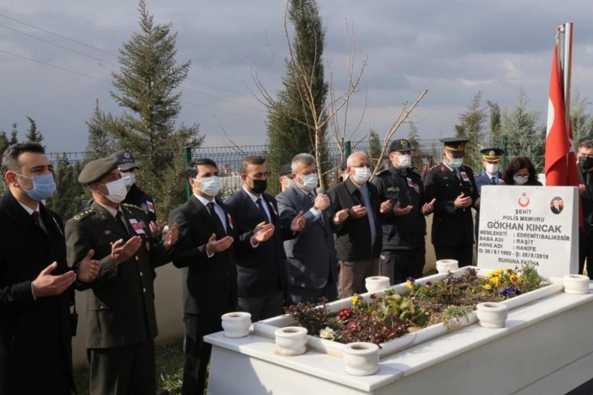 Edremit Şehitliği&rsquo;nde 18 Mart T&ouml;reni