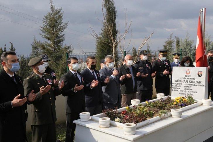 Edremit Şehitliği’nde 18 Mart Töreni G1