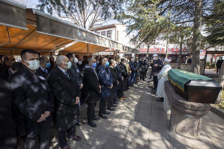 Almanya'da Kovid-19'dan vefat eden Erzurumlu halk ozanı Yusuf Polat son yolculuğuna uğurlandı G2