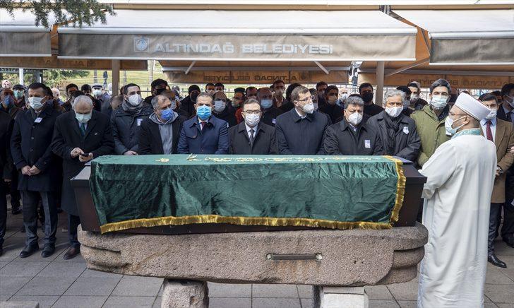 Almanya'da Kovid-19'dan vefat eden Erzurumlu halk ozanı Yusuf Polat son yolculuğuna uğurlandı G5