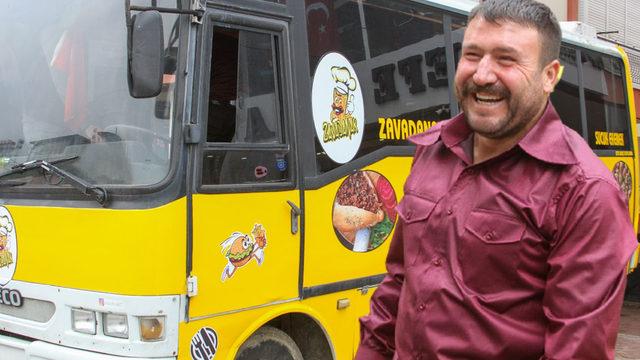 ‘Zavadanak’  Bekir iş hayatına atıldı, kokoreççi oldu