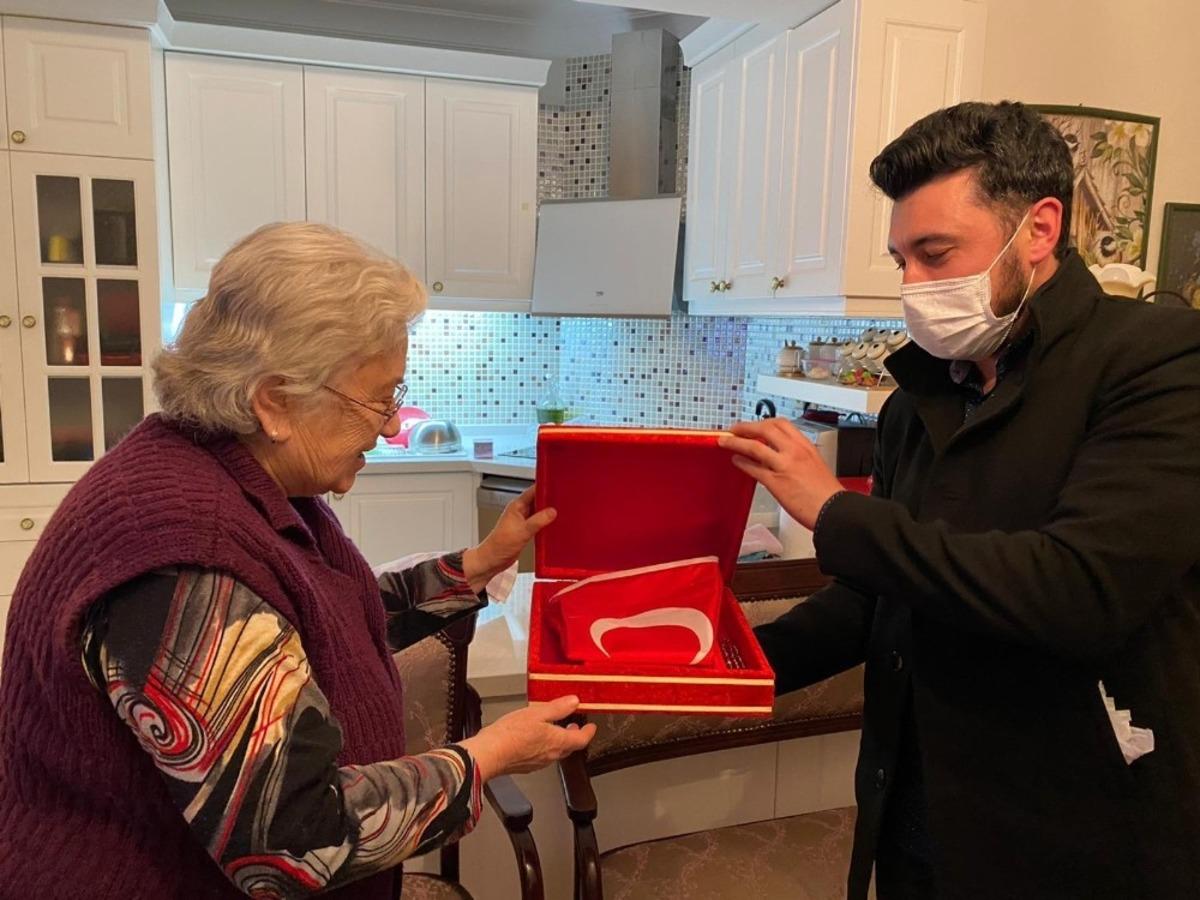 Kuşadası AK Gen&ccedil;lik şehit ailelerini ziyaret etti