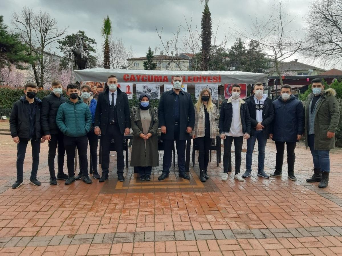 &Ccedil;anakkale şehitleri i&ccedil;in hoşaf ve ekmek ikram ettiler