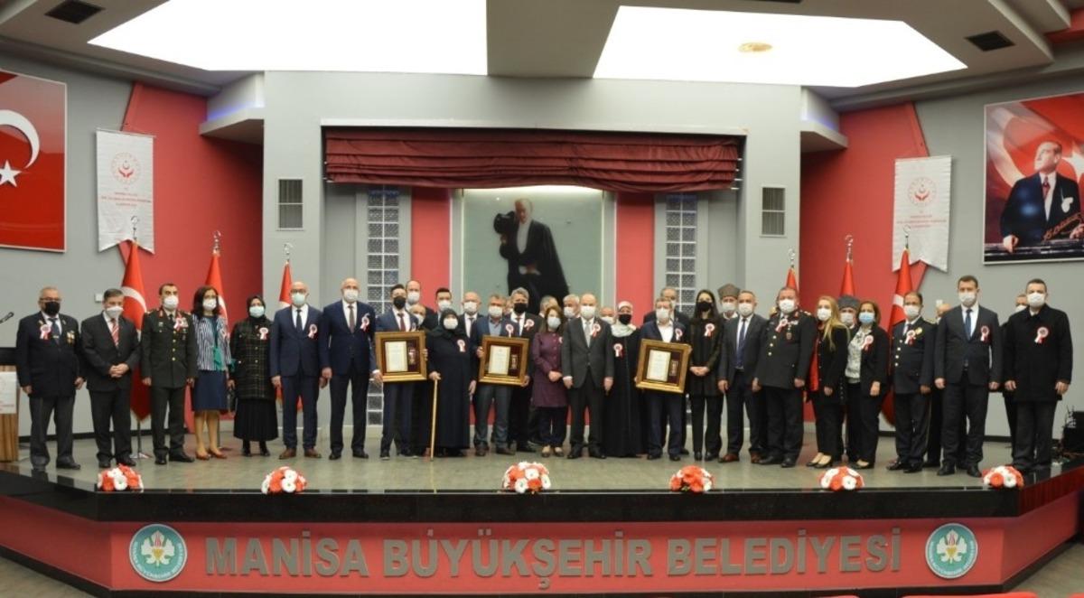 Manisa&rsquo;da devlet &ouml;v&uuml;n&ccedil; madalyası t&ouml;reni d&uuml;zenlendi