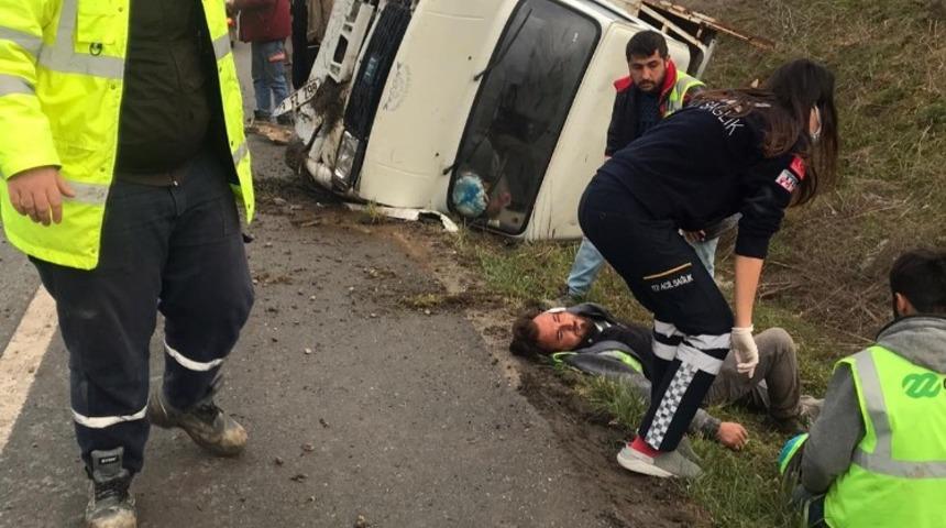 Direksiyon hakimiyetini kaybetti, 2 kişi yaralandı