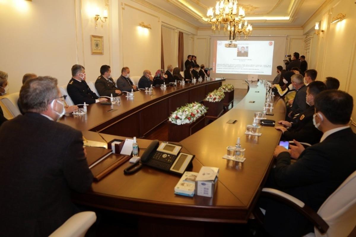 Şehit yakınları ve Gazilere Devlet &Ouml;v&uuml;n&ccedil; Madalyası