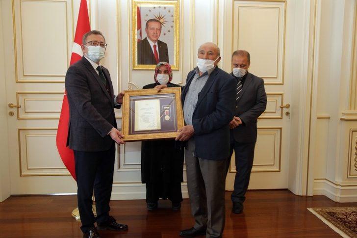 Şehit yakınları ve Gazilere Devlet Övünç Madalyası G3