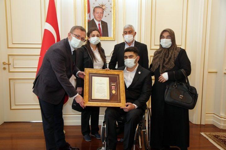 Şehit yakınları ve Gazilere Devlet Övünç Madalyası G4