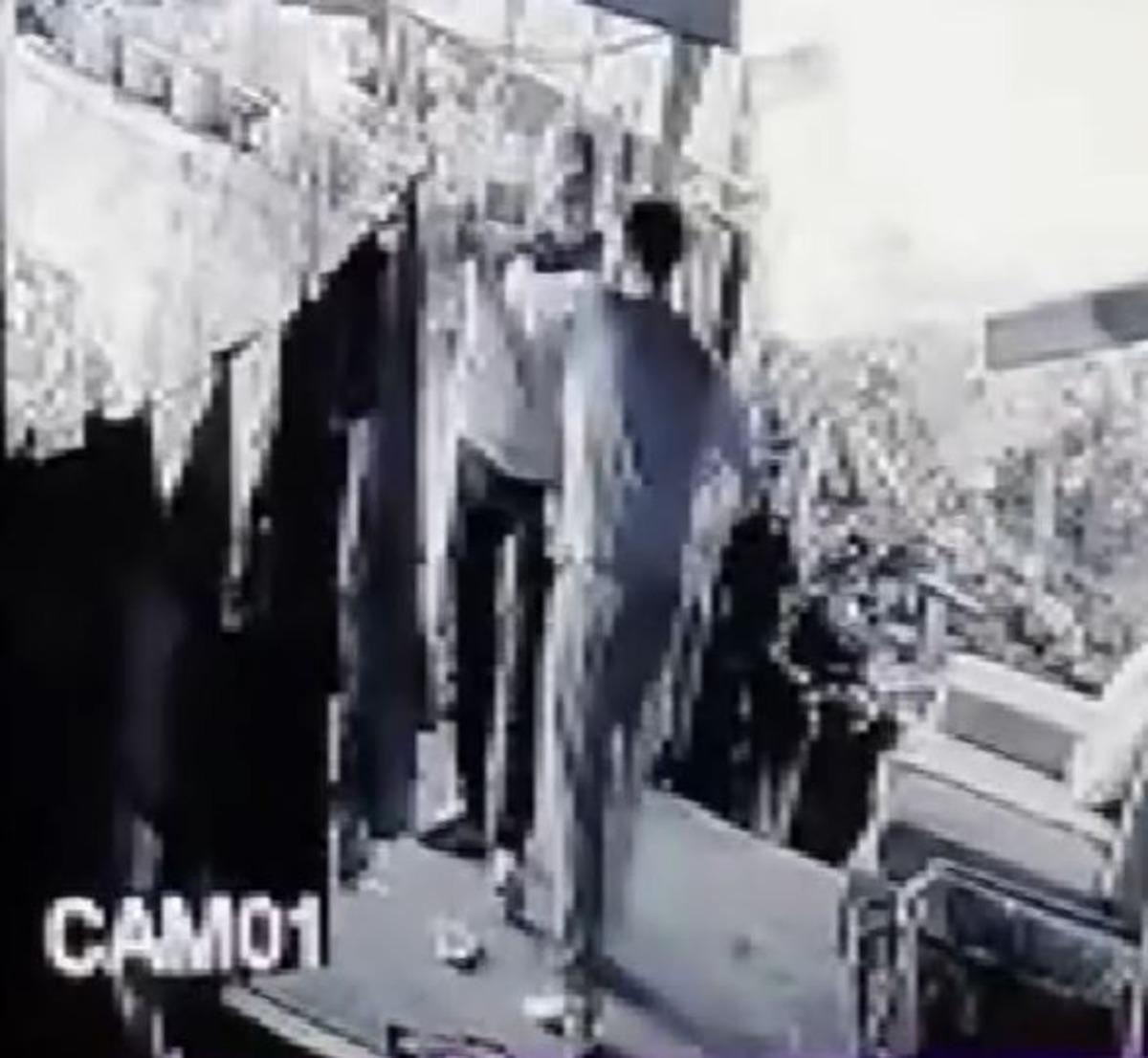 Zile basarak kontrol yapan hırsızlık ş&uuml;phelisini yakalayıp d&ouml;vd&uuml;